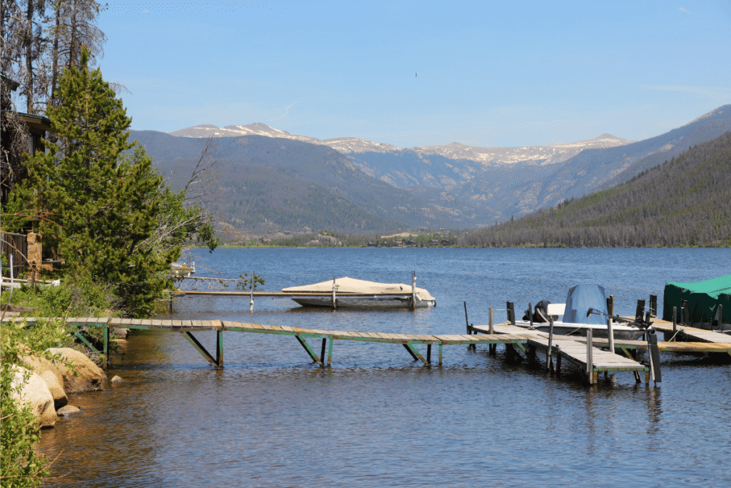Shadow mountain reservoir in colorado. 